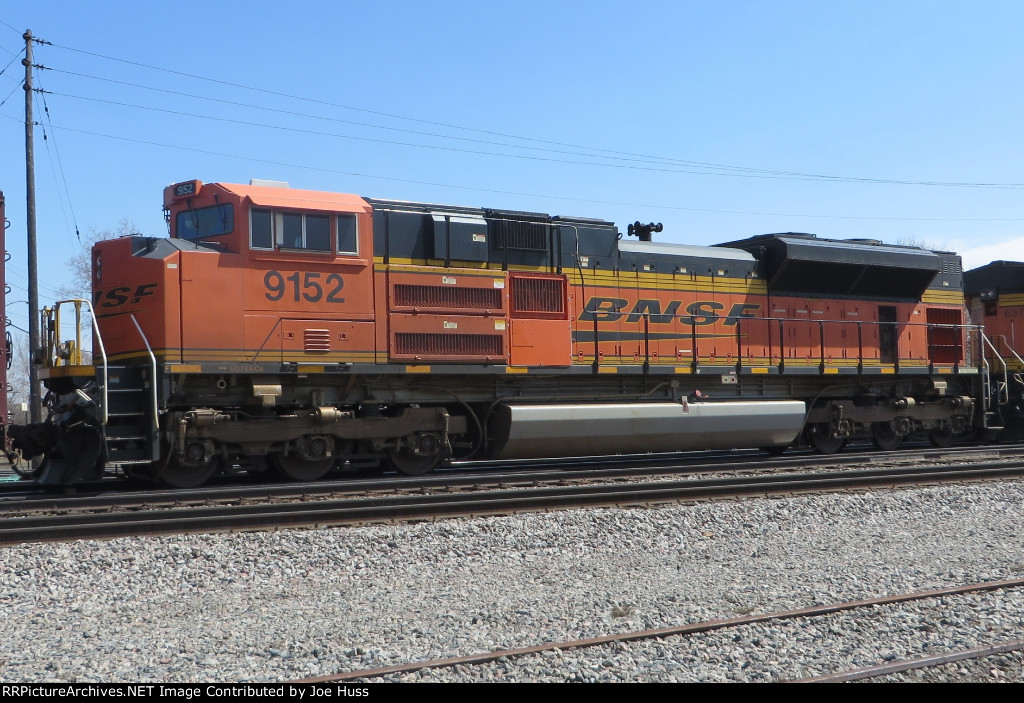 BNSF 9152